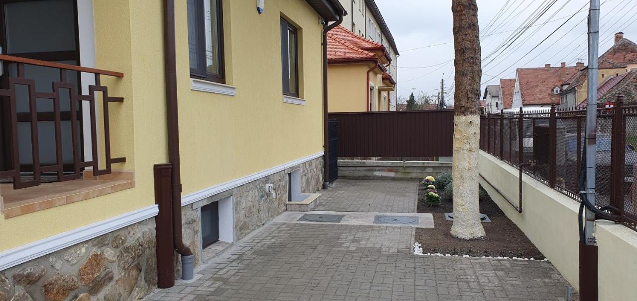 Yellow House Сибиу Екстериор снимка